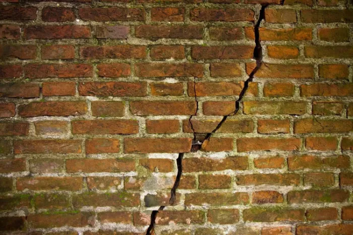 Steps to Repair Cracked or Spalled Bricks in Your Home in Hampton, VA